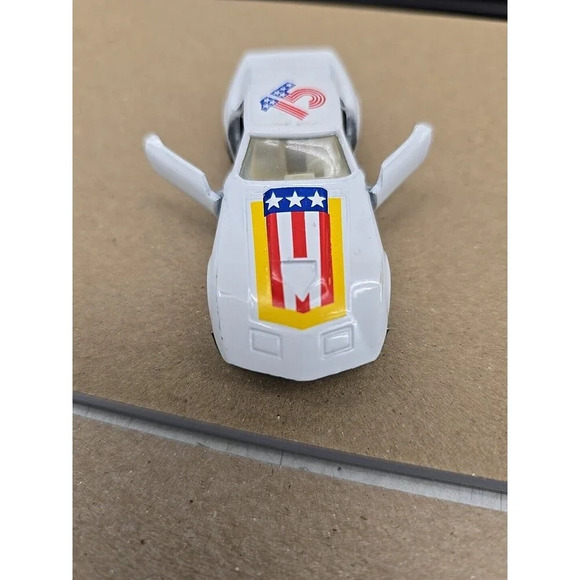 Yatming Chevy Corvette Stingray w/ American Flag No. 1065 1979 Vintage Die cast - Picture 2 of 8